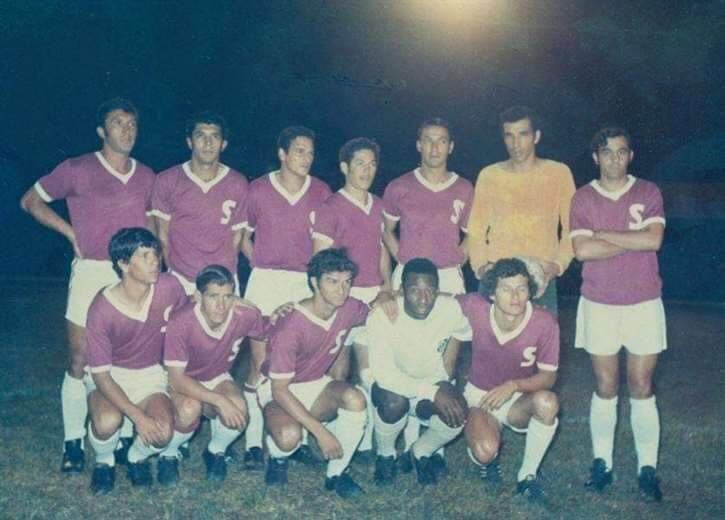 Pelé visitó a Costa Rica con el Santos y jugó contra Saprissa