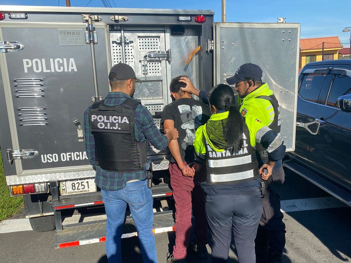 Detienen a sospechoso de comerte asaltos en las eólicas de Santa Ana. Foto Policía Municipal de Escazú.