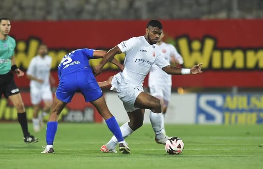Williams (de blanco) llega al Sapri procedente del Hapoel Raanana de la segunda división de Israel.