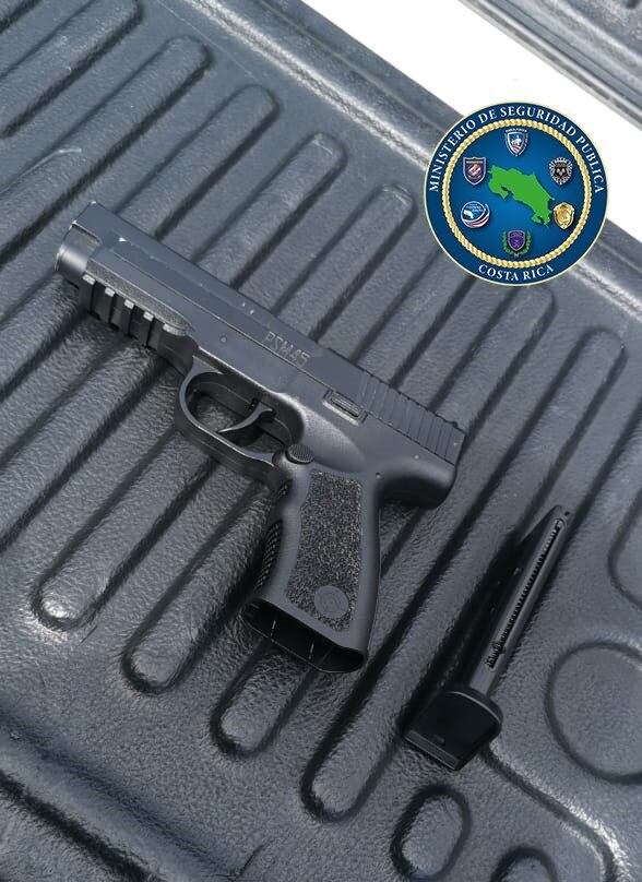 Detienen a un colombiano y dos costarricenses en Curridabat sospechoso de asaltar a dueño de joyas. Foto MSP.