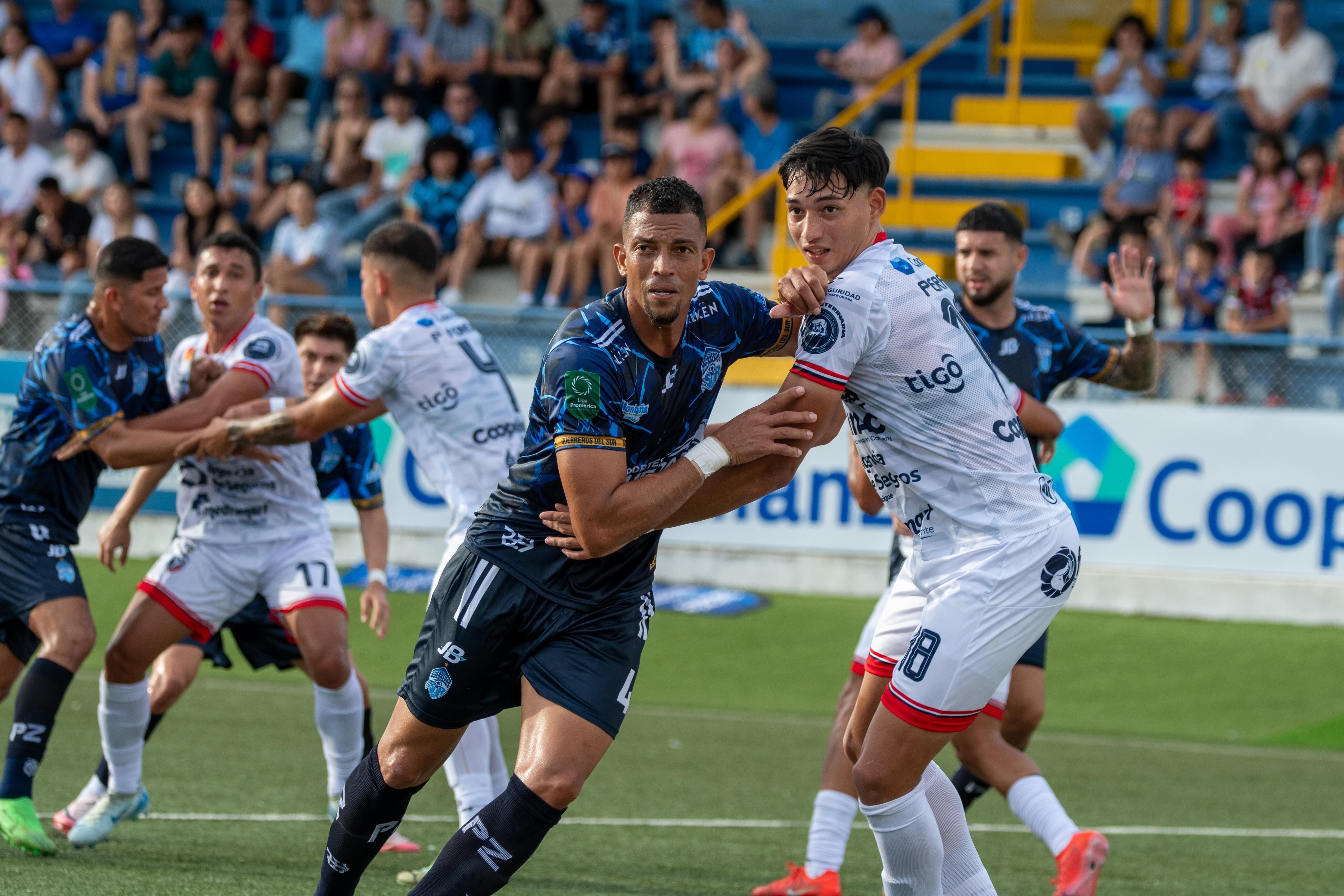 El juego estuvo tan disputado que nadie cedió espacios para anotar. Foto: Prensa MPZ.