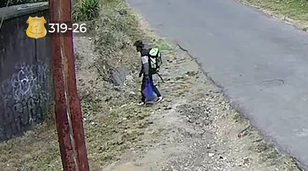 El sospechoso del atroz crimen fue grabado por una cámara de seguridad.