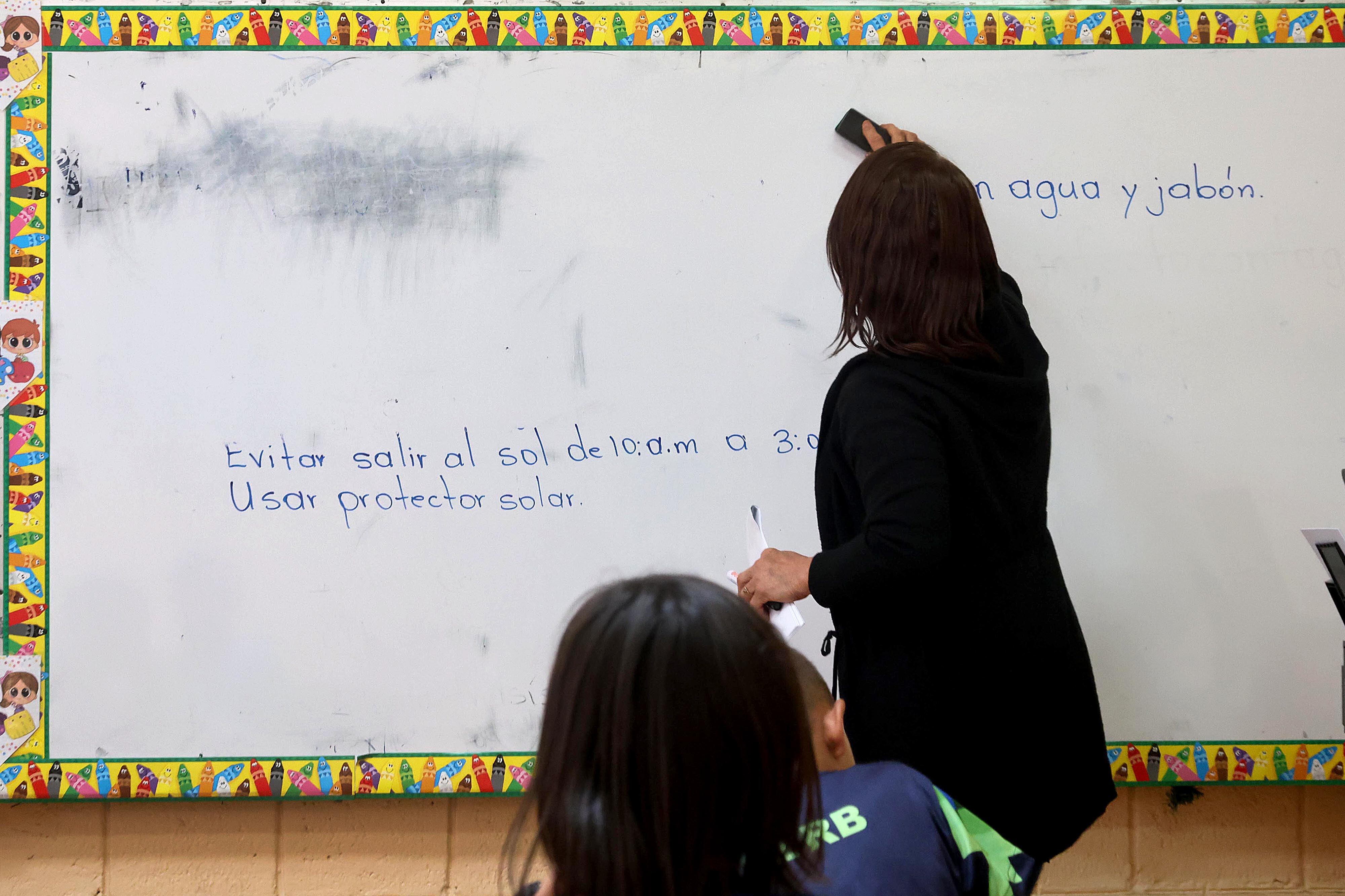 18/04/2024 San Juan de Chicuá. Fotografías conceptuales de maestros y estudiantes escolares en la Escuela Emilio Robert Brouca. Foto: Rafael Pacheco Granados