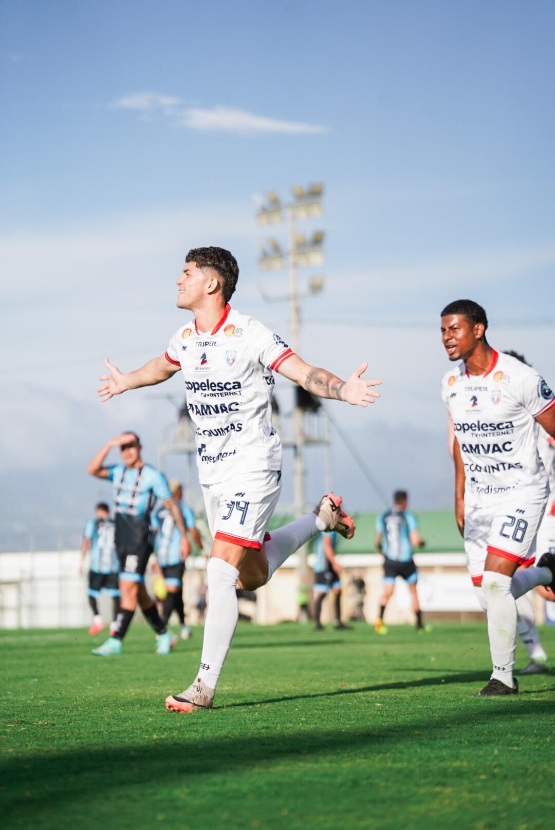 Santa Ana sigue sin conocer la victoria y apenas pudo rescatar un empate ante San Carlos. Prensa SA.