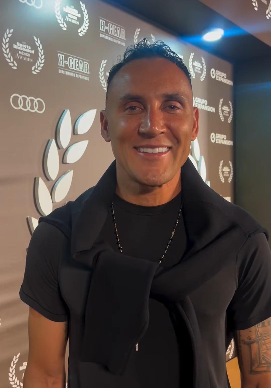 Keylor Navas recibió el premio Espíritu Sí durante los Sports Illustrated México Awards.