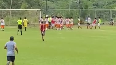 Video: Partido eliminatorio de Juegos Nacionales terminó con lamentable pelea