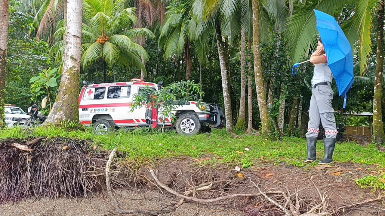 Buscan a hombre desaparecido en accidente acuático en Puerto Jiménez. Foto Cruz Roja.