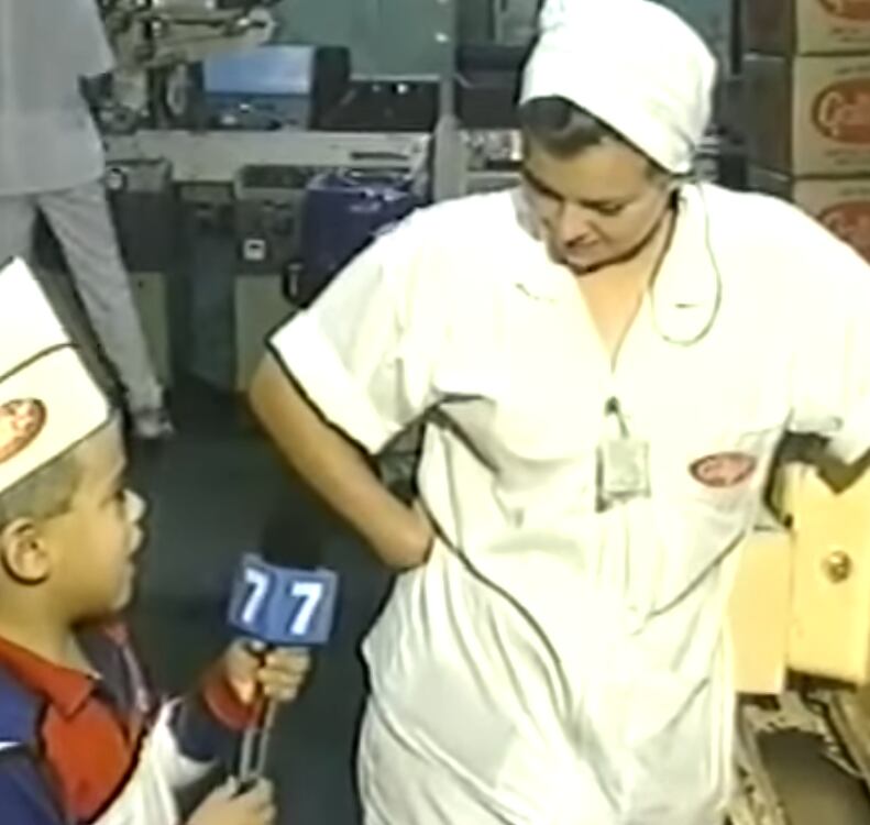 Noticiero infantil de Telenoticias de hace más de 30 años con el hijo de Glenda Umaña, como periodista.