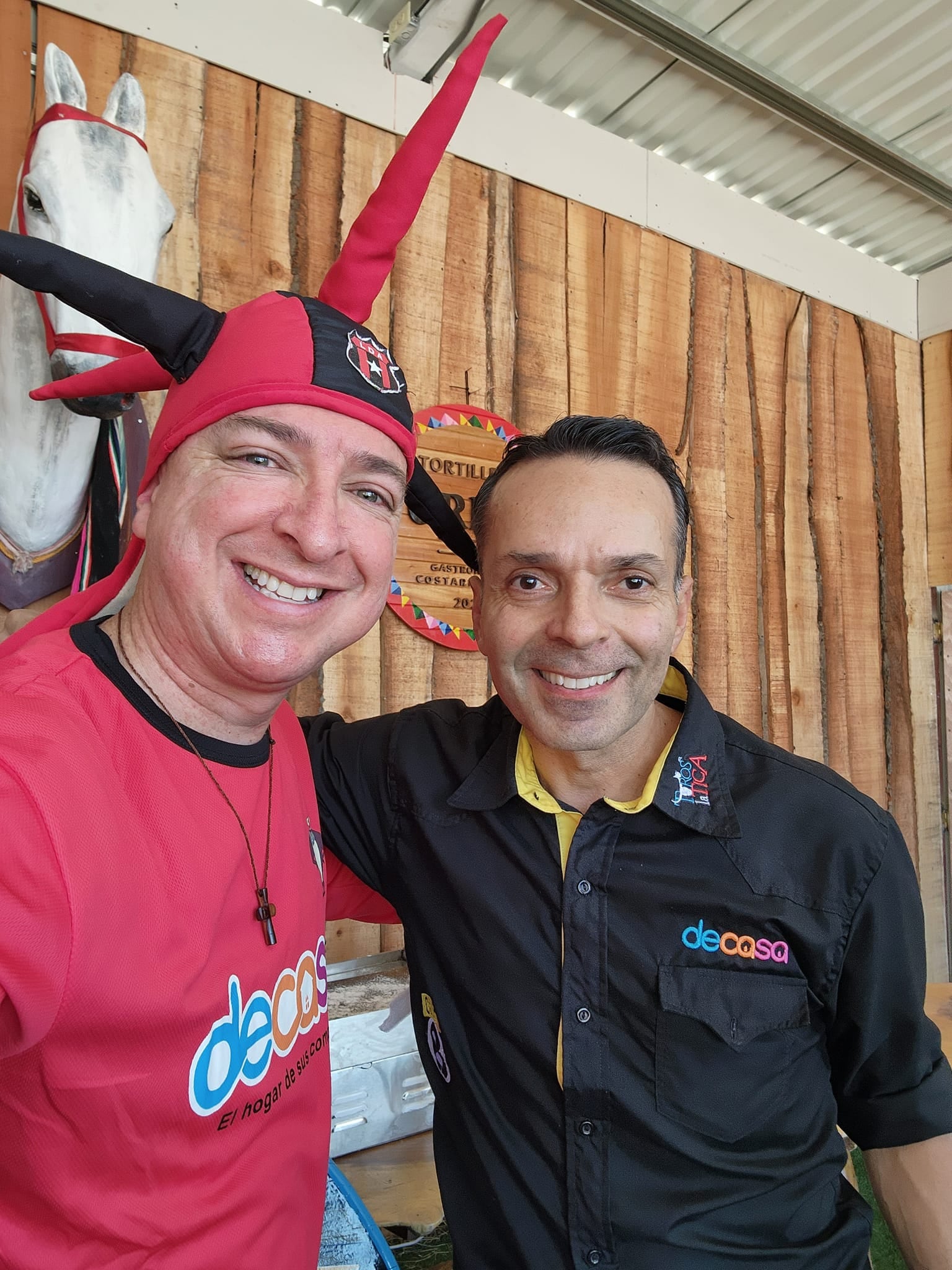 El humorista José Kawas es parte del elenco de las corridas de toros de Canal 8. Este 2022 Kawas luchó con un cáncer de vesícula y de hígado