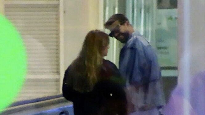 Ellos fueron abordados por paparazzi, en el aeropuerto