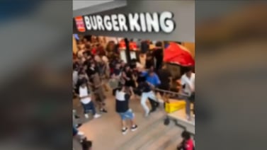 ¿Recuerda el pleito en un McDonald’s? ¡En un Burger King se armó uno peor!