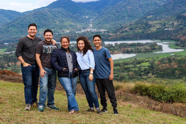 El 13 de octubre del 2003 a doña Vivian Leal Barquero le explotó su vida en mil pedazos porque le dijeron que tenía cáncer de mama en grado 4