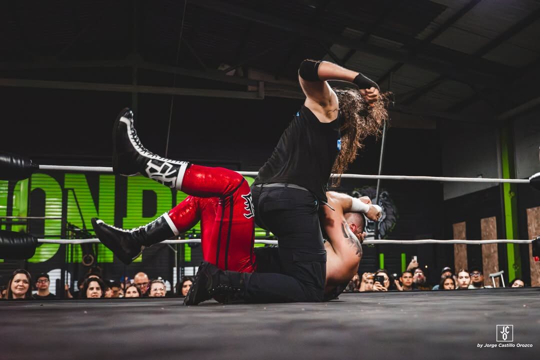 Eric Gassmann se divierte y goza muchísimo intepretando a Káiser en RWA.