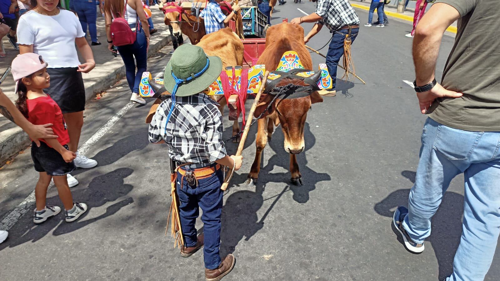 Niño boyero dedicado en los 40 años de celebración