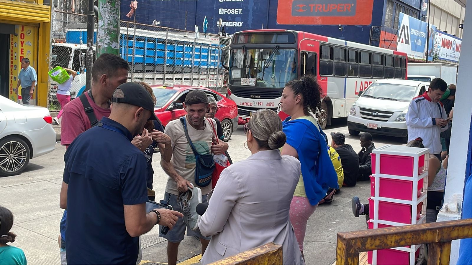 Sobreviviente de incendio en San José: Dos ángeles me ayudaron a salir porque no encontré las muletas. Foto: Silvia Coto