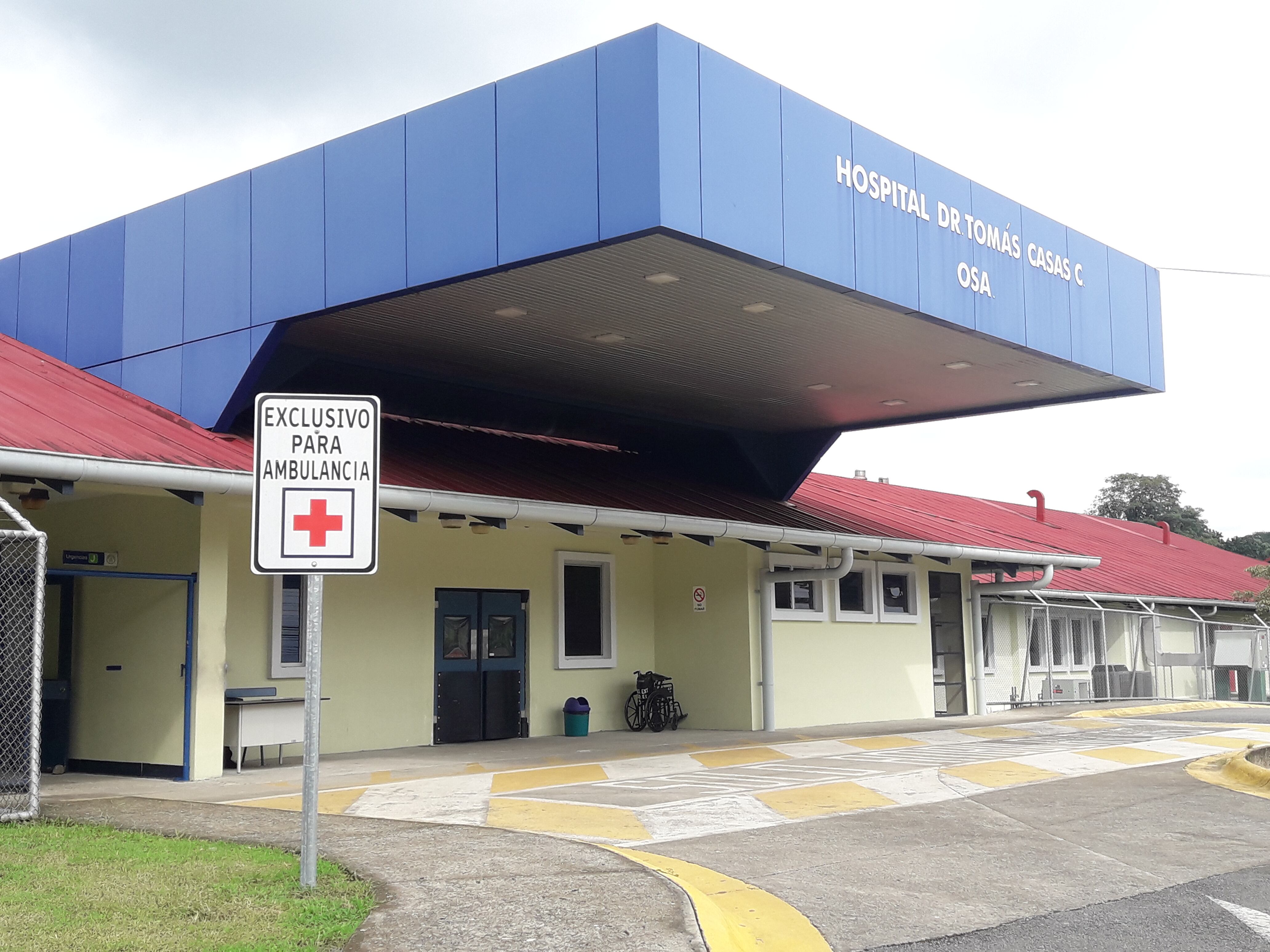 Pescadores pasaron aferrados a panga por tres días. Foto Alfonso Quesada.