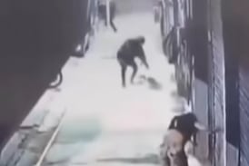 Video capta el aterrador momento en que sicario ejecutó a un hombre fuera de un bar