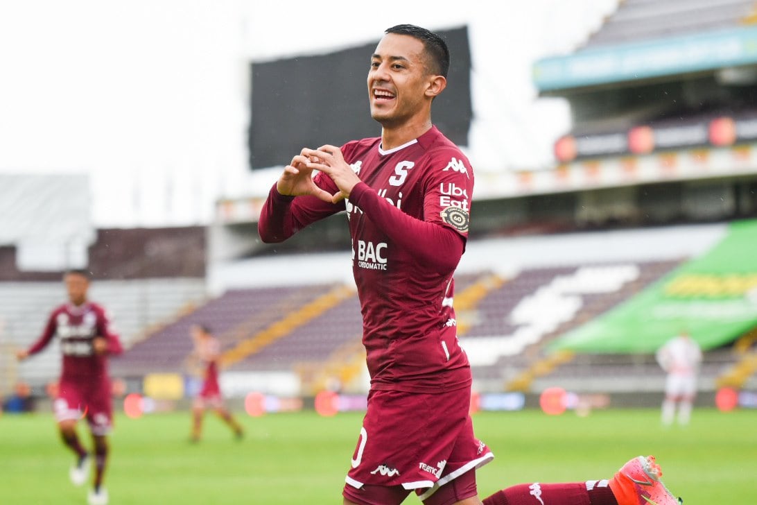 Jimmy Marín, delantero de Saprissa celebra un gol en la fecha 21 del Clausura 2021