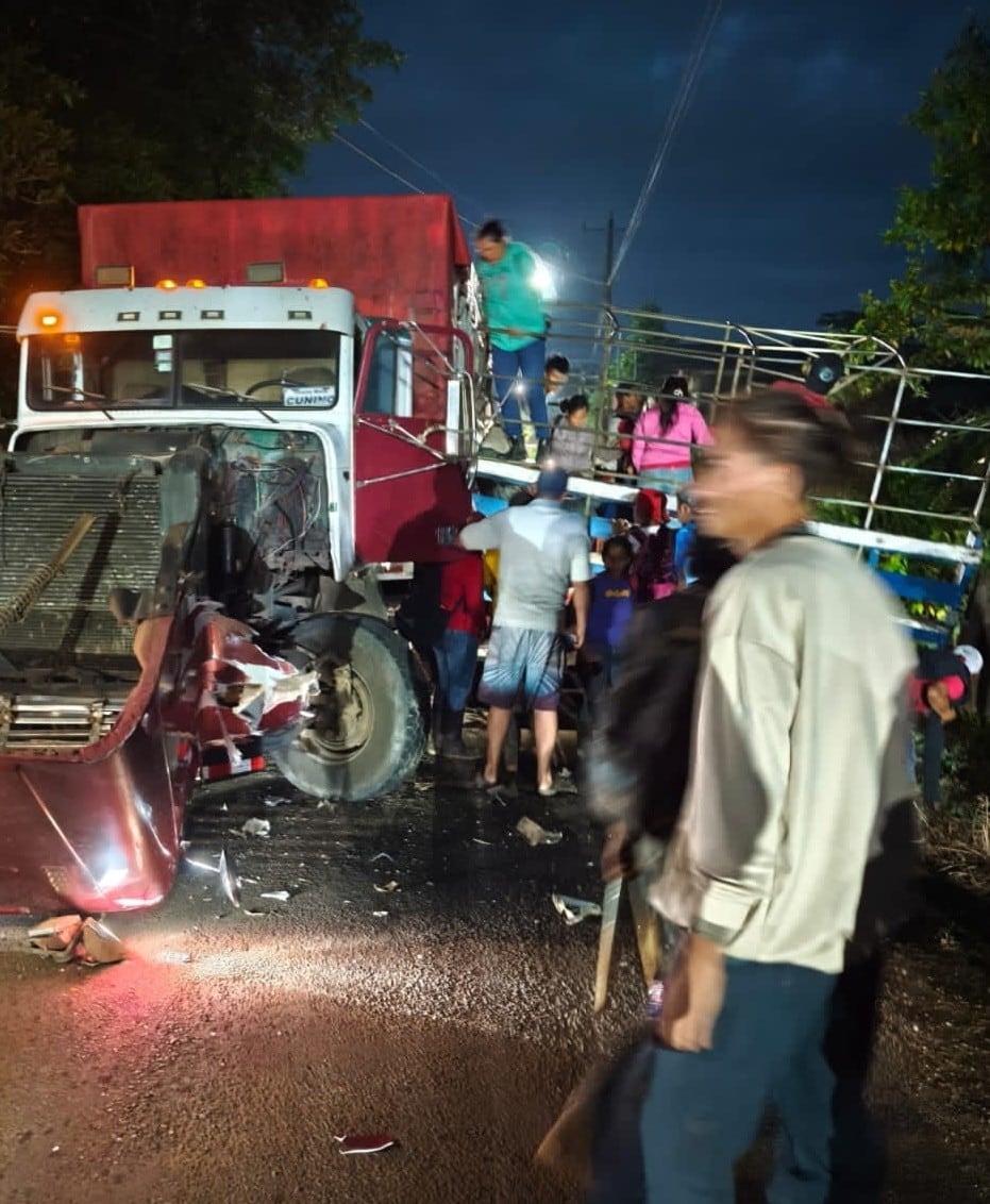 El violento choque ocurrió en Pital de San Carlos. Foto Allan Jara.