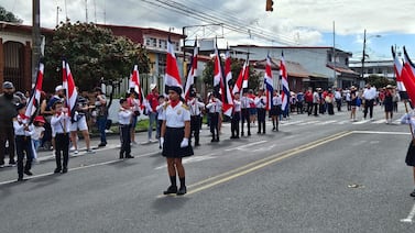 Desamparados se unió a la fiesta patria: Así desfilaron colegios y escuelas en la calle