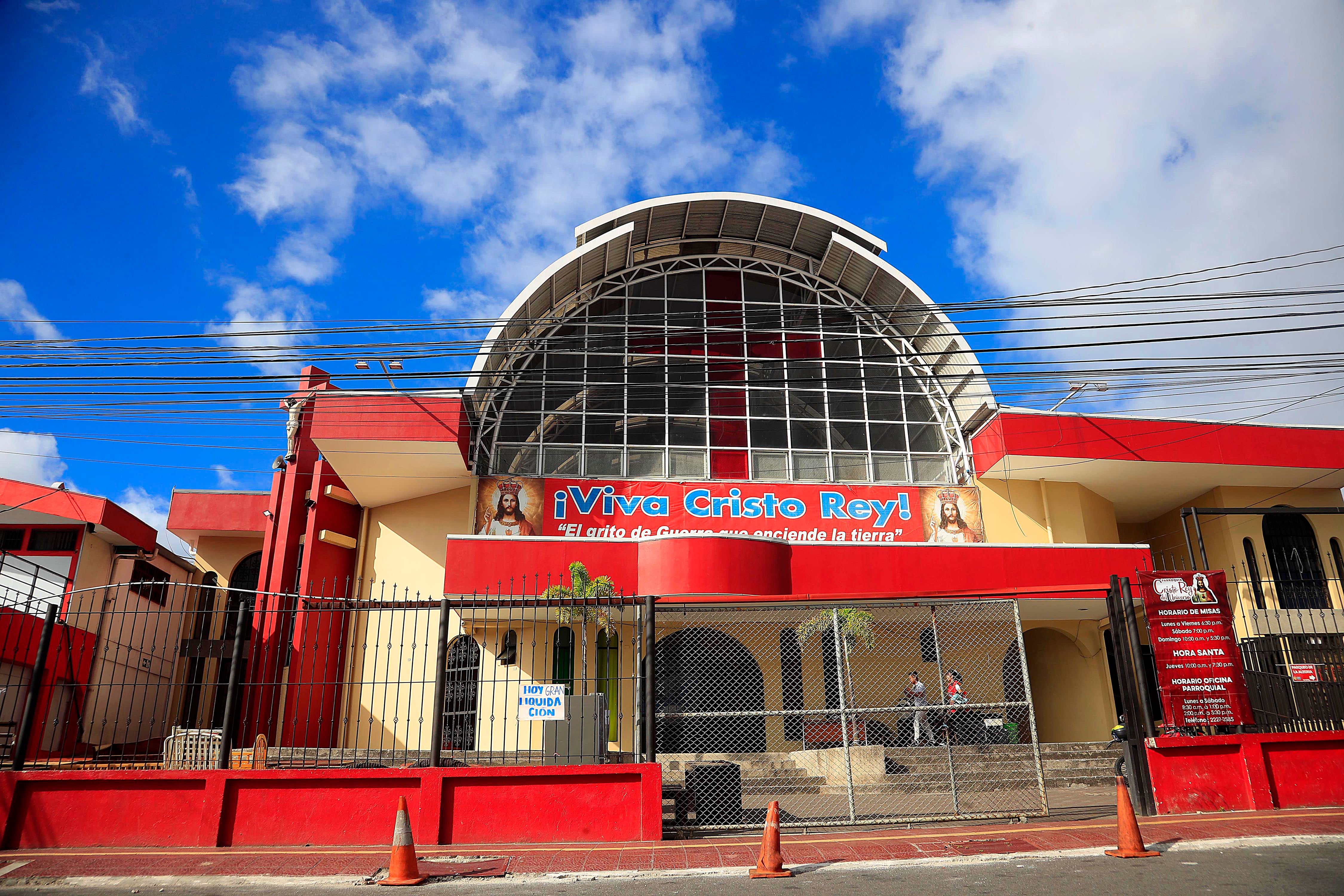 26/01/2024 Barrio Cristo Rey. Recorrido por las instalaciones de Obras del Espíritu Santo, con el padre Sergio Valverde, quien además recordó sus años de infancia y juventud en ese lugar donde ahora él dirige toda una comunidad que ayuda a los más necesitados, especialmente niños. Foto: Rafael Pacheco Granados