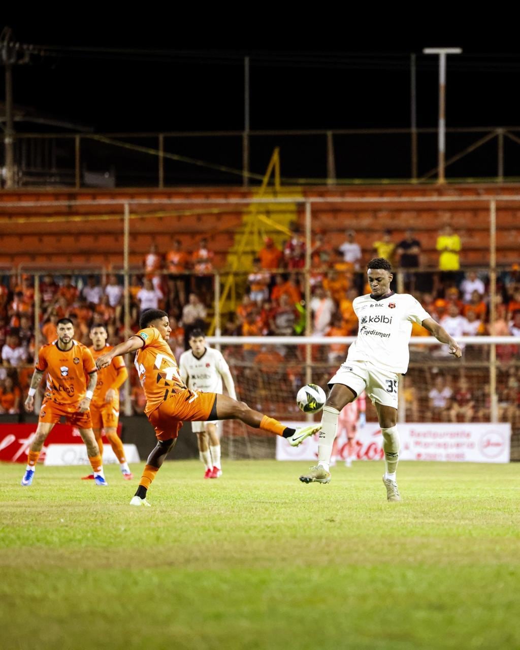 Puntarenas FC es más que Liga Deportiva Alajuelense en el 'Lito' Pérez.