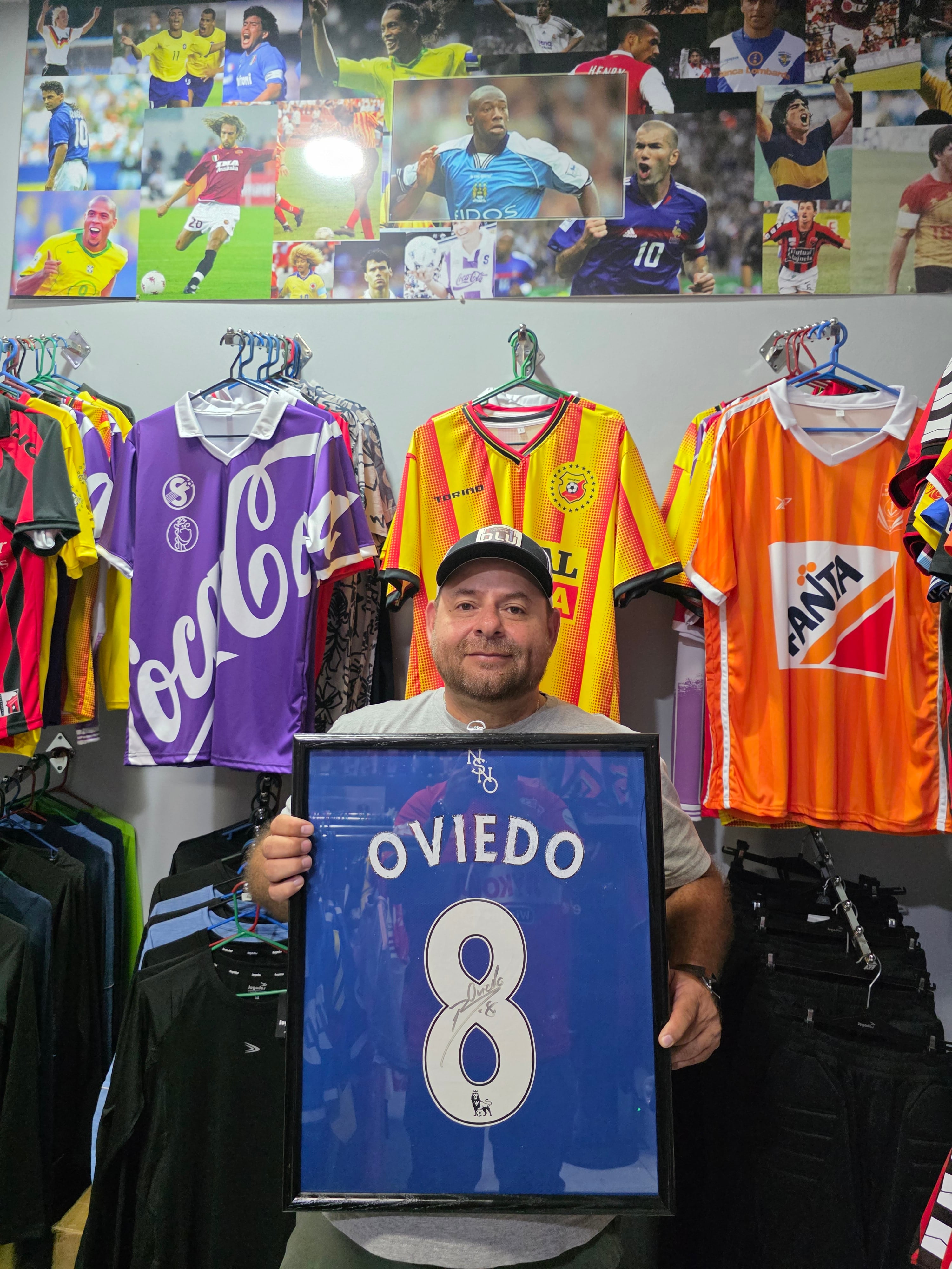 मारियो पिझारो, फुटबॉल चाहता जो ५० हून अधिक खेळाडूंच्या स्वाक्षऱ्या गोळा करतो