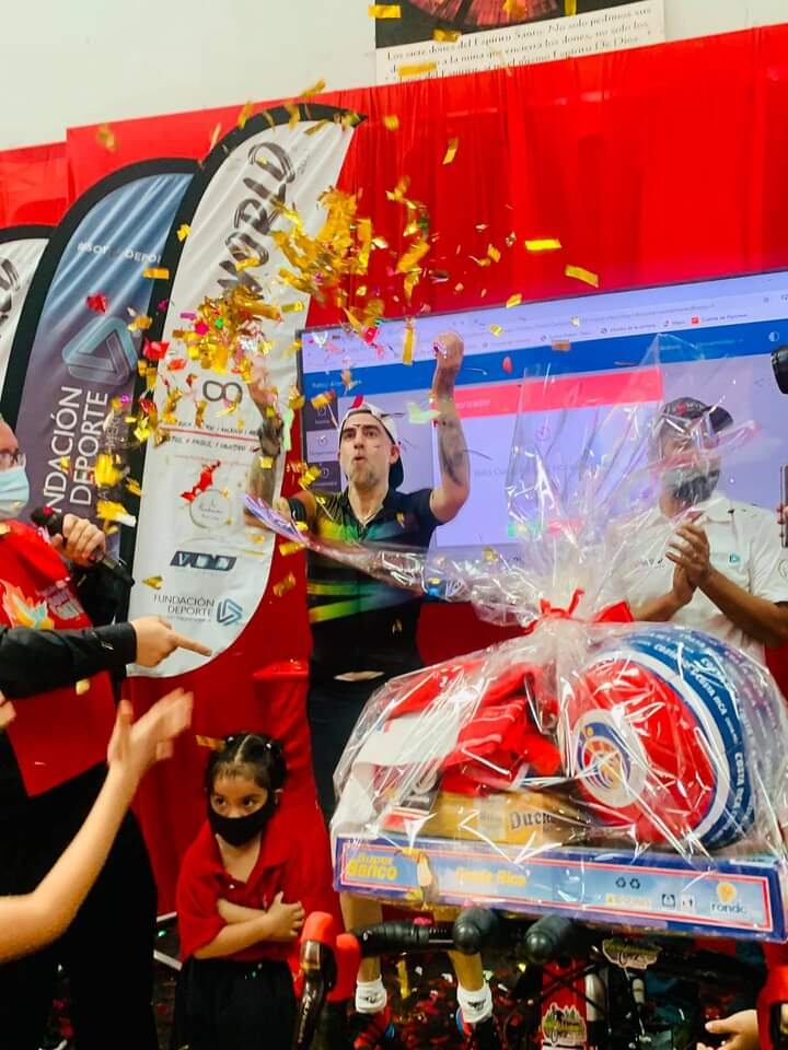 El ultradeportista, Rubén López, logró pedalear tres día sin parar para ayudar al padre Sergio Valverde de Obras del Espíritu Santo, con cinco toneladas de comida, al final fueron ocho toneladas. Rubén logró un Guinness entre el 12 y 14 de febrero del 2021.