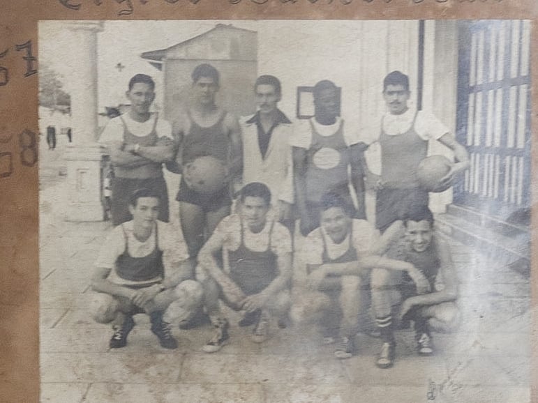 02/10/2024. Registro del espacio y retratos a participantes del equipo Once Tigres por el cumplimiento de los 100 años de creación del club. Cartago. Fotografía: Lilly Arce.
