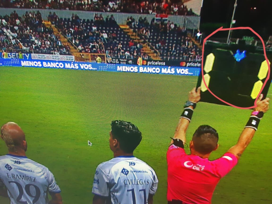 Los Lobo, Jeffey Solís, Randall Poveda, arbiraje