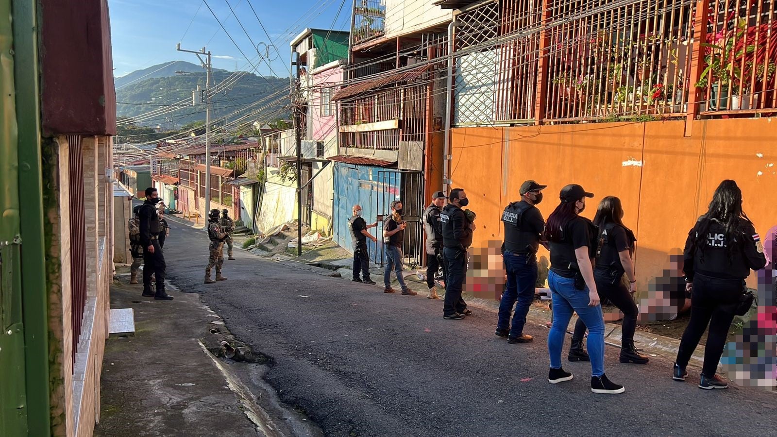 Los dos jóvenes fueron detenidos en San Juan de Dios de Desamparados. Foto OIJ.