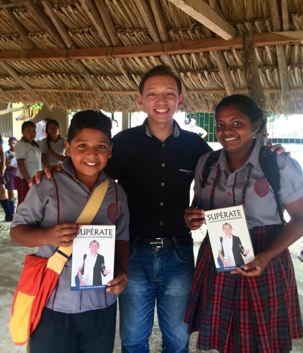 Joshue Castellanos fue seleccionado entre los 10 mejores profesores del mundo.