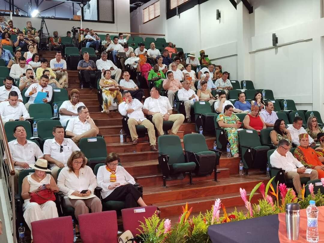Diputados en Limón