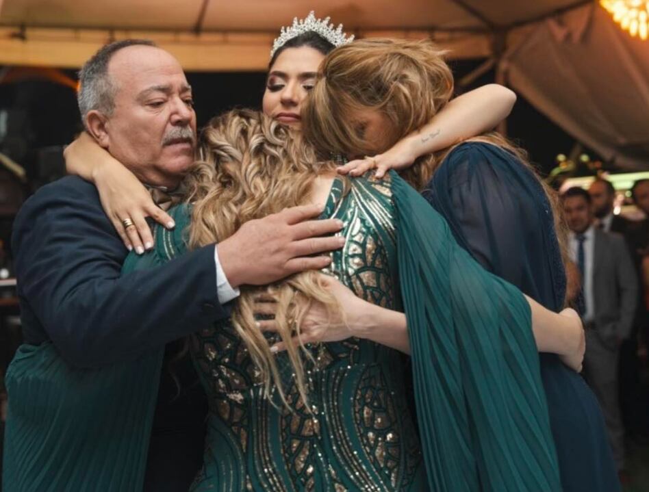 Viviana Muñoz, de Viviana en tu cocina, junto a sus hijas y su esposo