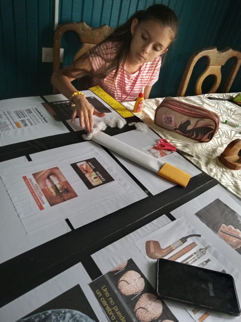 Isabella Gamboa Solano está en quinto año de la Escuela San Jerónimo de San Pedro, en Pérez Zeledón, gana primer lugar, en la Feria Científica, por su investigación “Los vapeadores una amenaza disfrazada de sabores”.