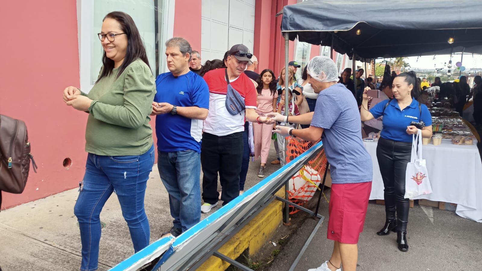 Dulce locura: así se vivió la degustación de la cajeta más grande en Desamparados