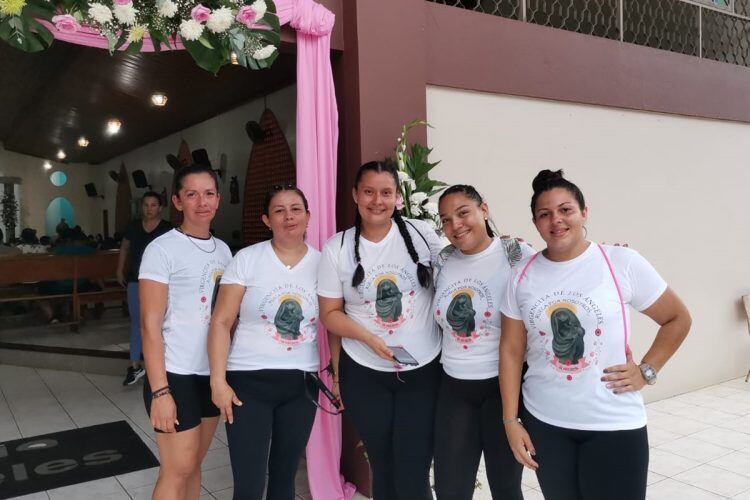 Hogarcito San Juan Bosco, un albergue que atiende 24/7 a chiquitos que fueron separados de sus familias por el PANI debido a distintas situaciones y que ahora son cuidados por un grupo de mujeres que no tienen capa, pero sí un corazón gigante: Las Tías.