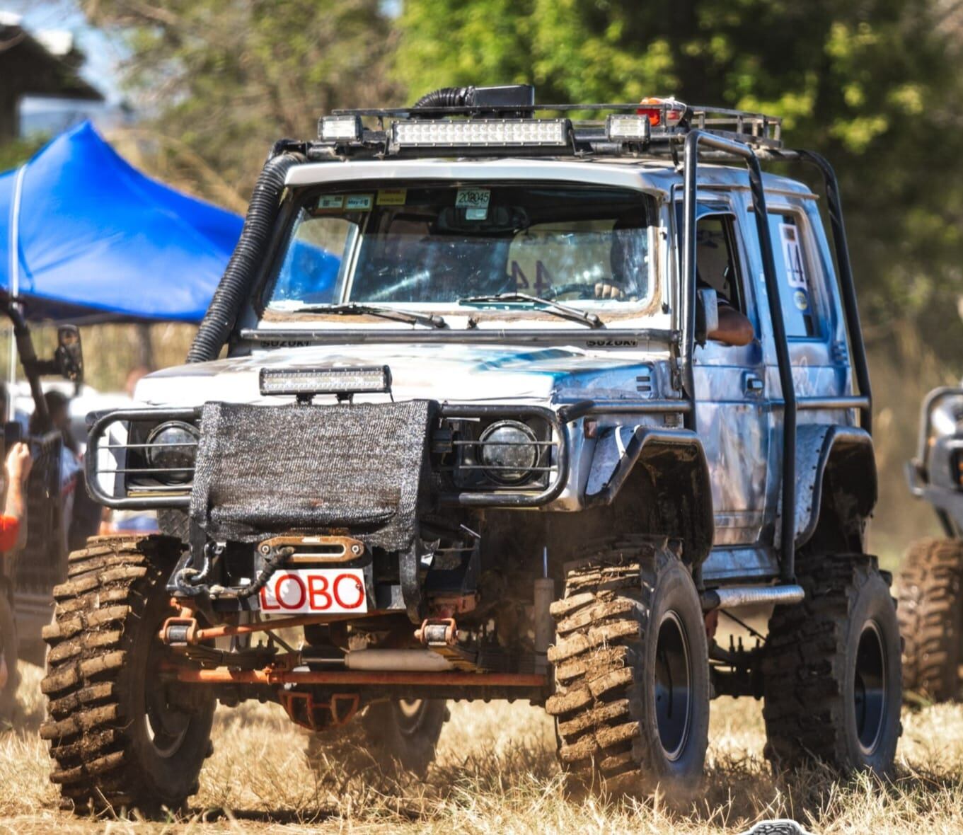 Randall Jiménez Castro es el dueño de un Suzuki Samurai de 1988 al que bautizó Lobo. Foto: Cortesía