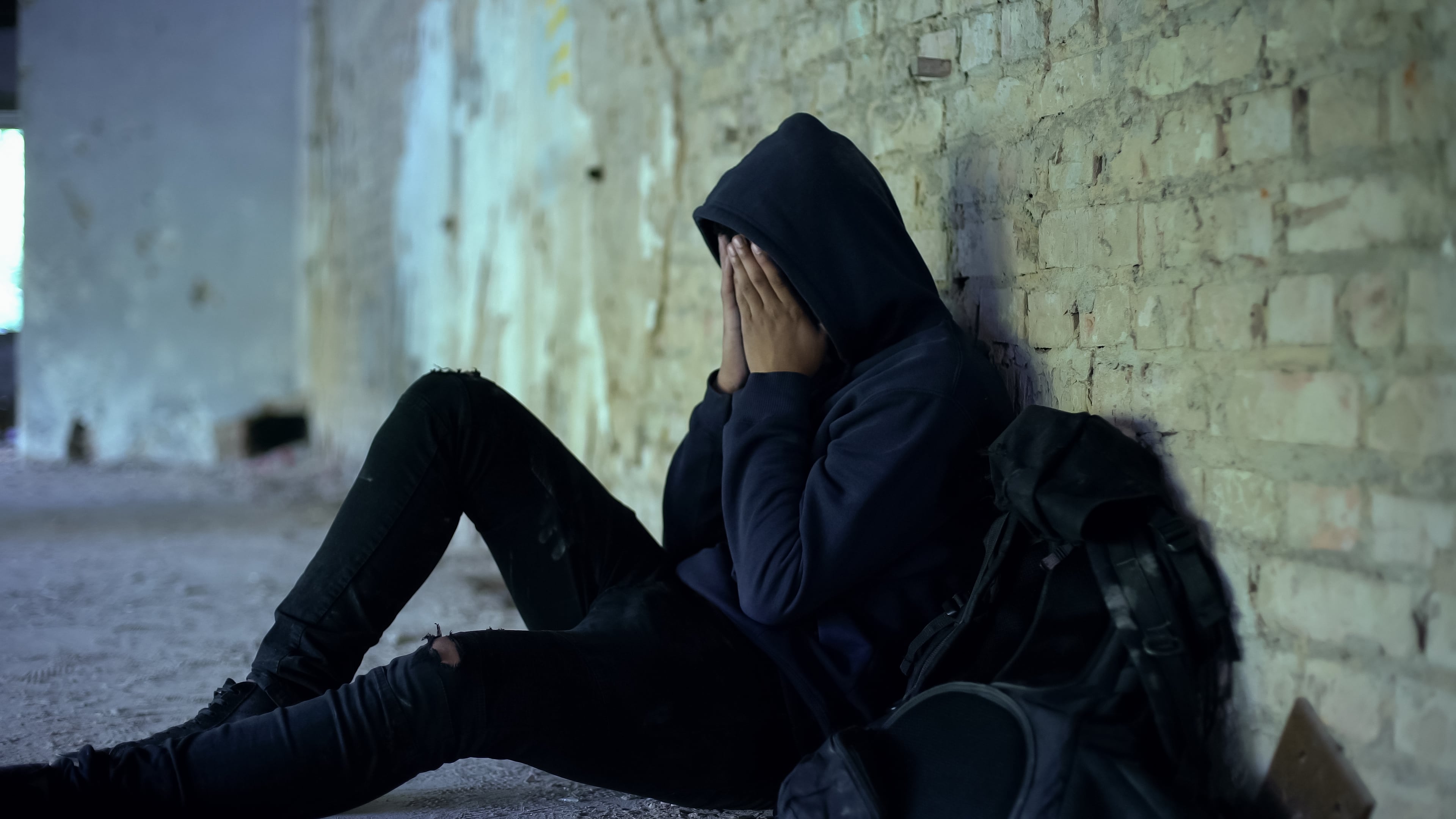 Adolescentes, jóvenes en riesgo social, en abandono, desatendidos, solos, ninis, depresión, suicidio