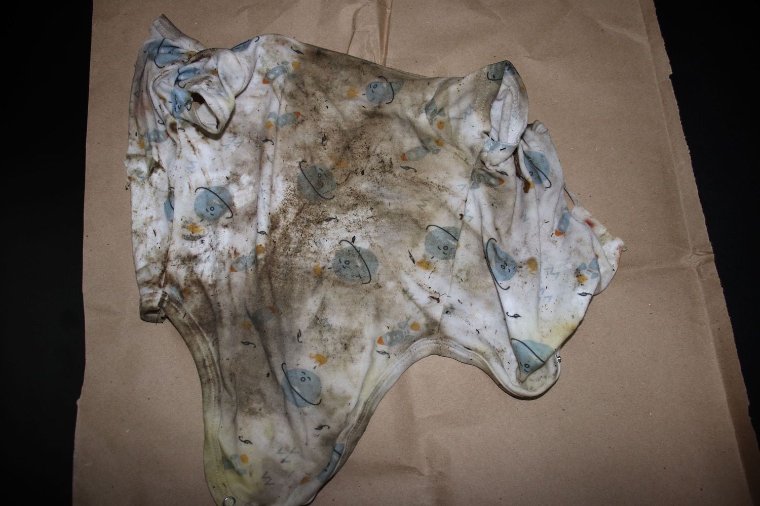 El bebé hallado con vida en un basurero en Hatillo, San José, el 12 de noviembre del 2025, nació días antes en un hospital, según lo confirman las primeras investigaciones del OIJ. Foto: OIJ