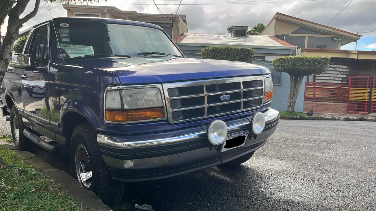 Óscar Gómez es el feliz dueño de un Ford Bronco del año 1995. Cortesía.