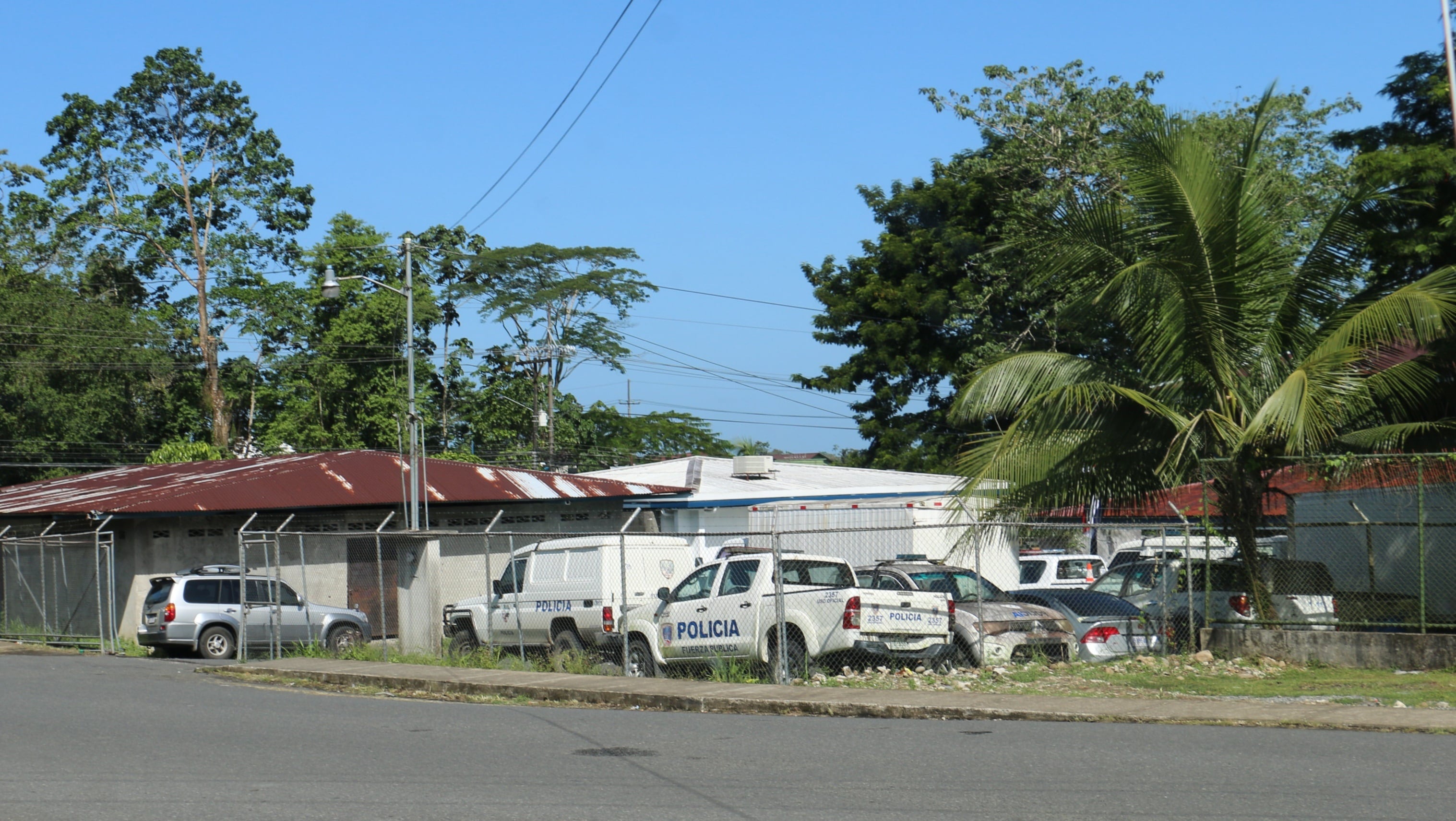Detienen a asesor legal en Siquirres por atacar a dos oficiales. Foto MSP.