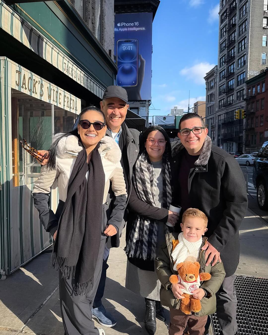 Elías Alvarado e Ignacio Santos y Nancy Dobles en Nueva York