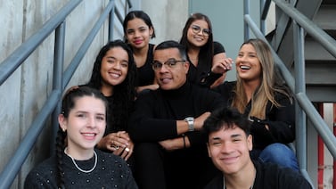 Al locutor Jair Cruz su hija le puso varias reglas: “Uno, solo le acepto una novia”