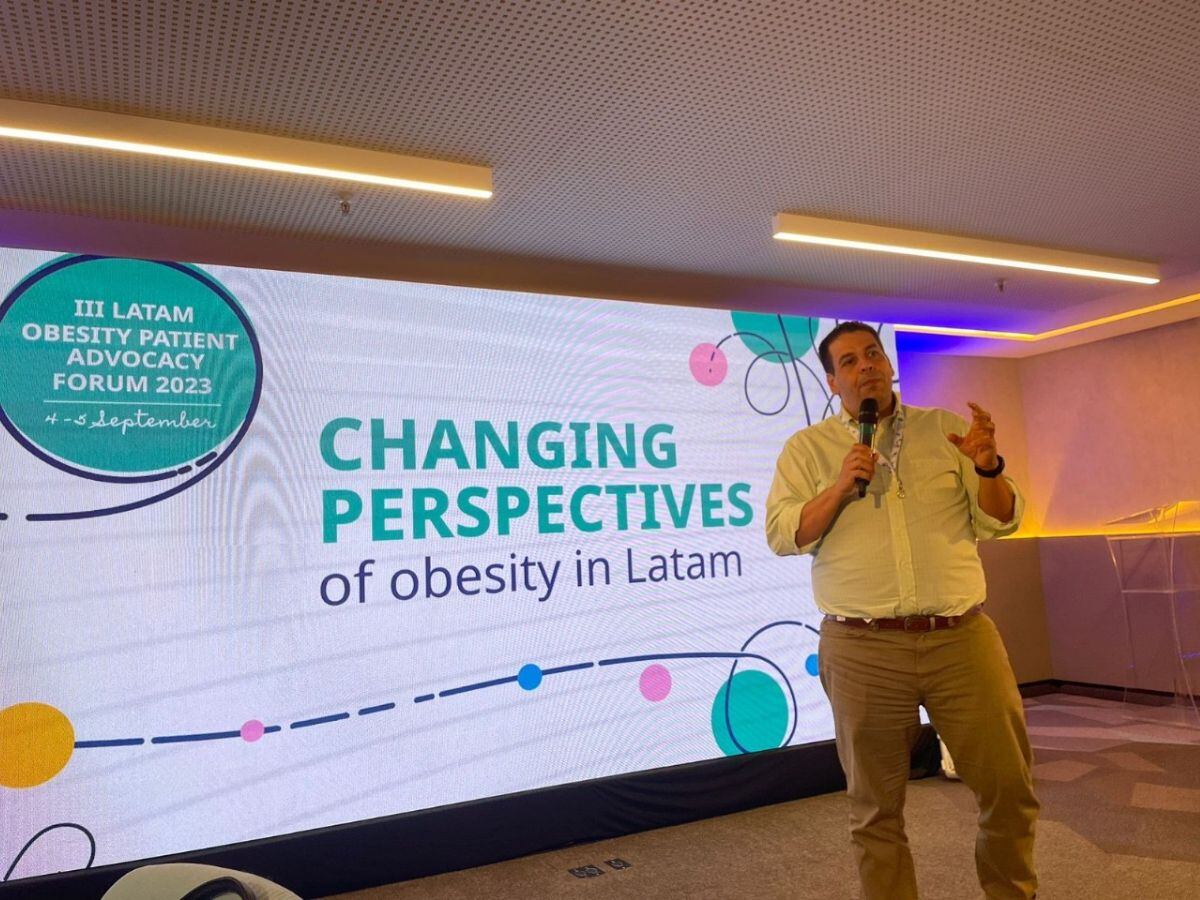 Ahora Arturo viaja por toda la región creando consciencia en torno a la obesidad y dando un mano de esperanza a quienes lo necesitan.