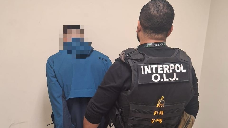 Un sujeto conocido como Mongo, segundo al mando en la organización criminal de alias Churro, fue detenido en el aeropuerto Juan Santamaría cuando iba a tomar un vuelo hacia Colombia.