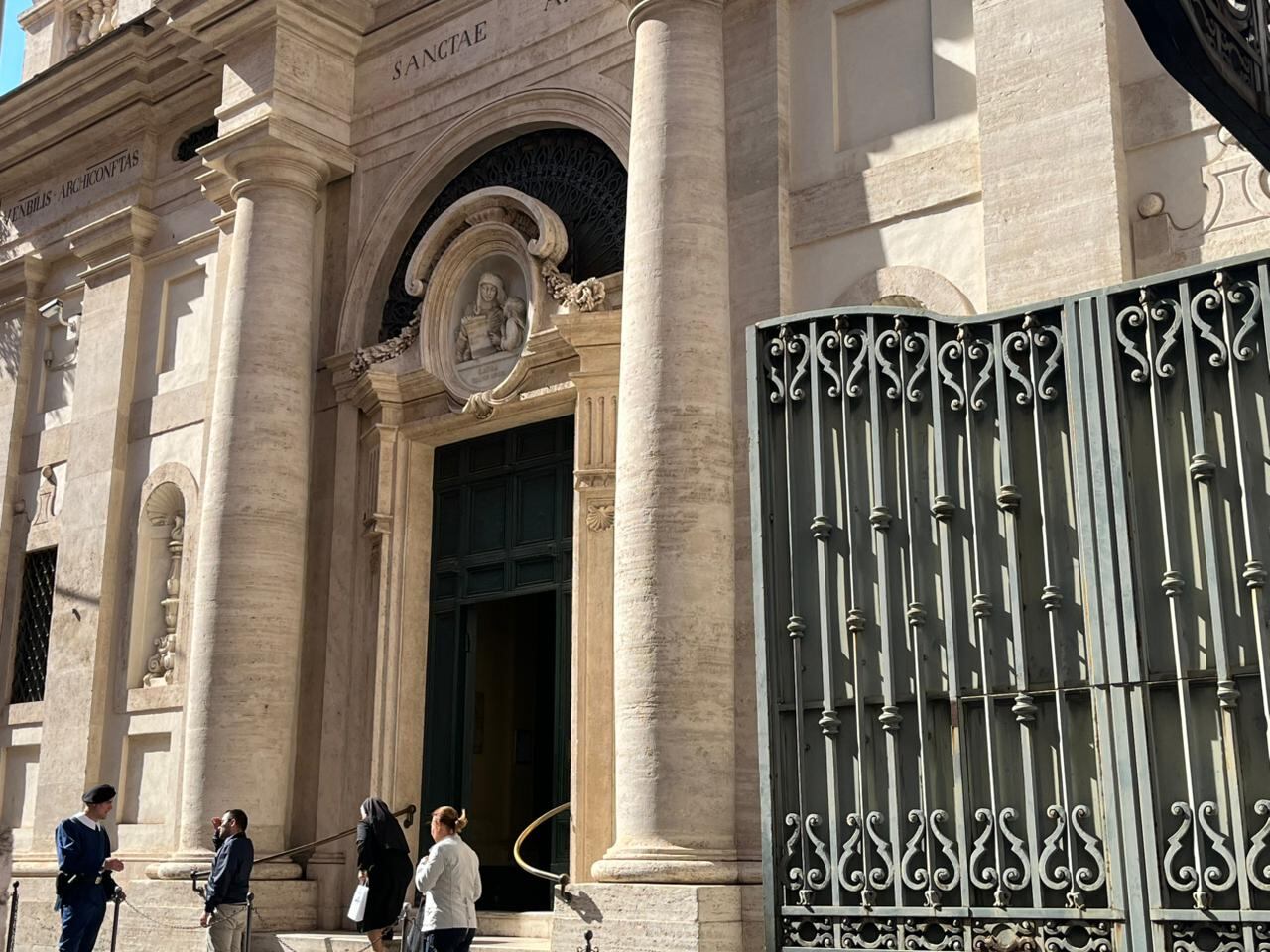 La parroquia pontificia de Santa Ana.