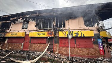 Imágenes muestran la destrucción causada por incendio en locales comerciales en Cartago