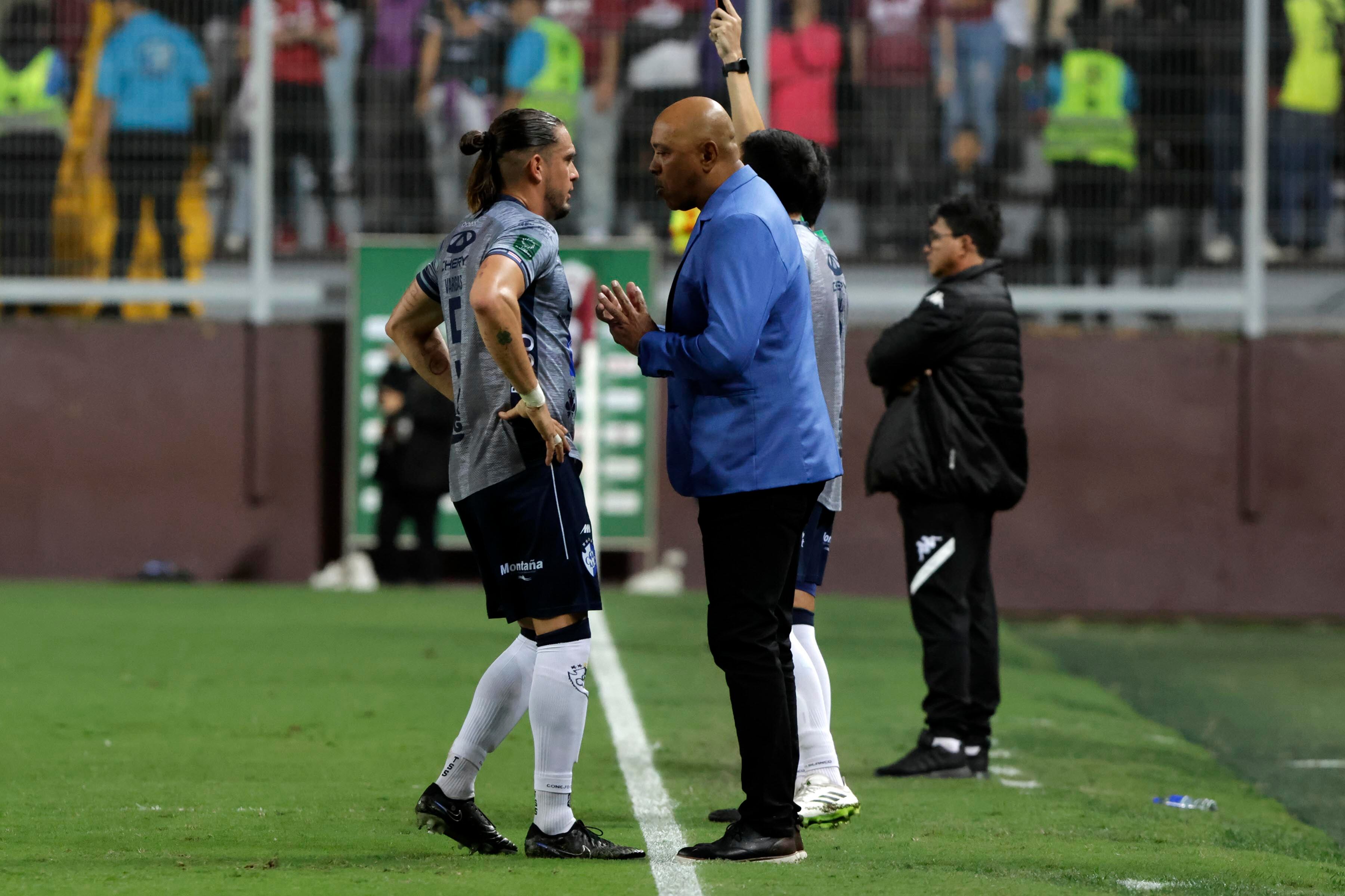 09/12/2023. Estadio Ricardo Saprissa Aymá, Tibás. Hora: 08:00 p.m. Partido de vuelta de la semifinal del Torneo de Apertura 2023 disputado entre el Deportivo Saprissa y el Club Sport Cartaginés en el Estadio Ricardo Saprissa Aymá, Tibás. Fotos: Mayela López