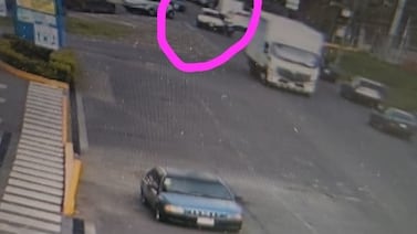“Me empezó a dar golpes al carro”: Conductora denuncia agresión de oficial de escolta presidencial en Cartago